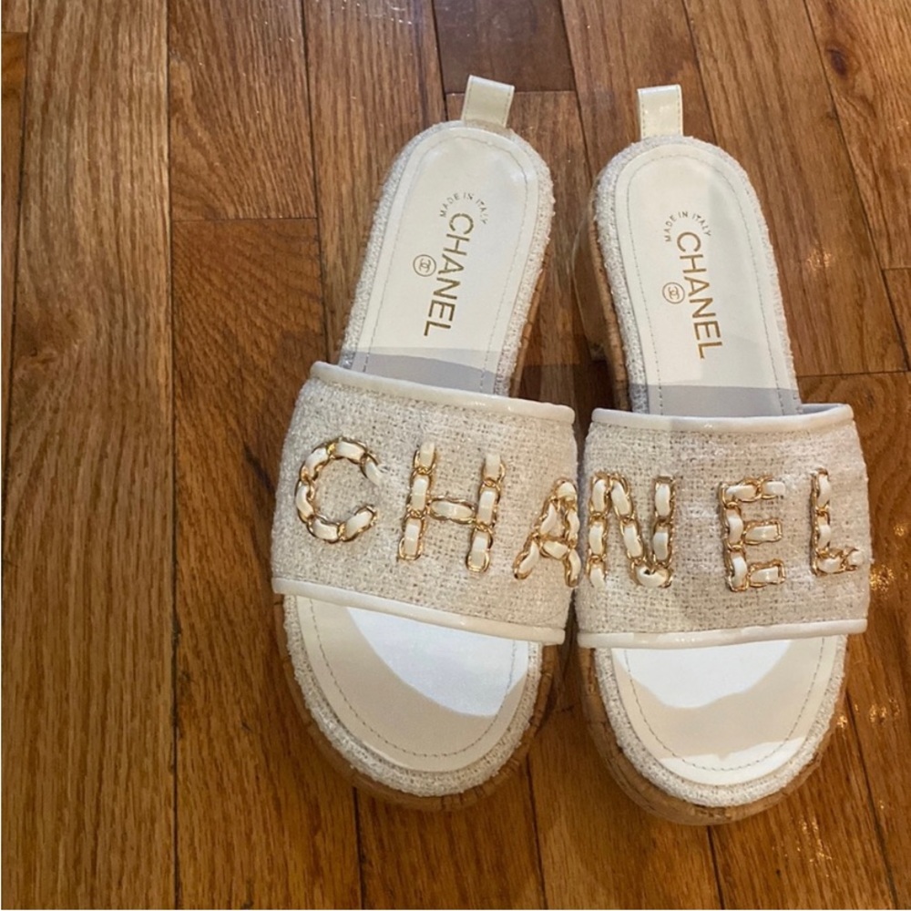 Chanel slides in good condition